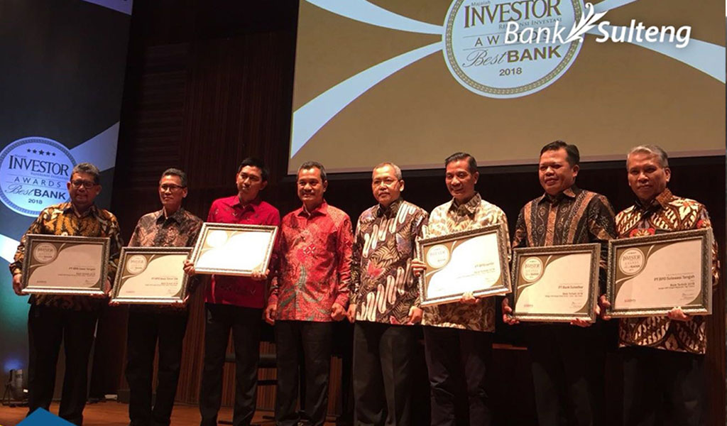 Bank Sulteng menerima Penghargaan Kategori BPD dalam acara Best Bank Awards 2018