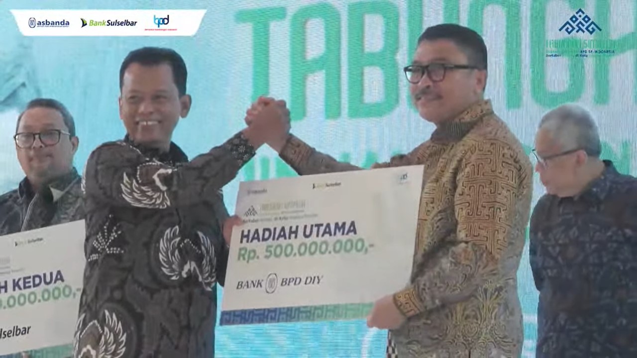 Nasabah Bank BPD DIY Raih Hadiah Utama Undian Nasional Tabungan Simpeda di Makassar
